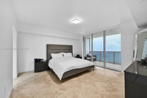 Condo in Hallandale Beach, Florida, 3 bedrooms  № 2053039 - photo 17