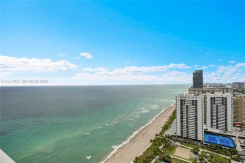 Condo in Hallandale Beach, Florida, 3 bedrooms  № 2053039