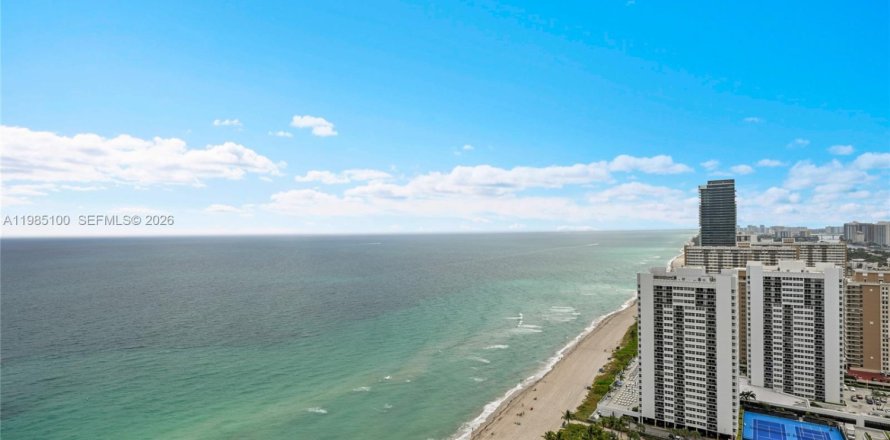 Condo in Hallandale Beach, Florida, 3 bedrooms  № 2053039
