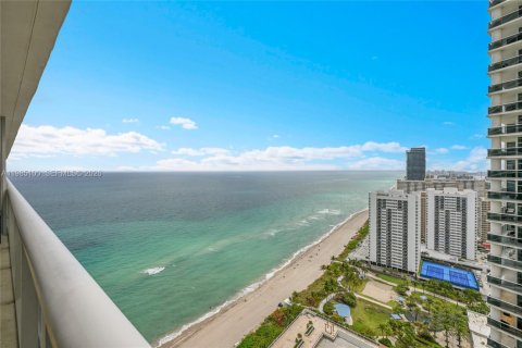 Condo in Hallandale Beach, Florida, 3 bedrooms  № 2053039 - photo 25
