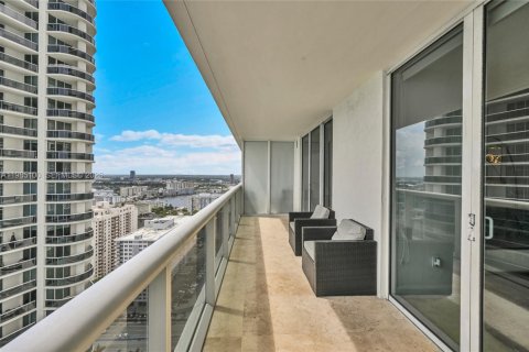 Condo in Hallandale Beach, Florida, 3 bedrooms  № 2053039 - photo 3