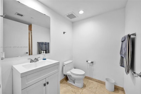 Condo in Hallandale Beach, Florida, 3 bedrooms  № 2053039 - photo 23