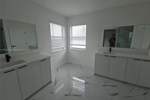 Villa ou maison à vendre à Pembroke Pines, Floride: 4 chambres, 235.97 m2 № 1955261 - photo 16