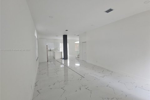Villa ou maison à vendre à Pembroke Pines, Floride: 4 chambres, 235.97 m2 № 1955261 - photo 6