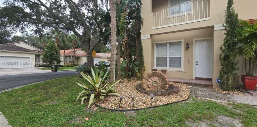 Villa ou maison à Pembroke Pines, Floride 4 chambres, 235.97 m2 № 1955261