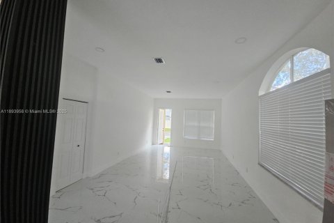 Villa ou maison à vendre à Pembroke Pines, Floride: 4 chambres, 235.97 m2 № 1955261 - photo 5