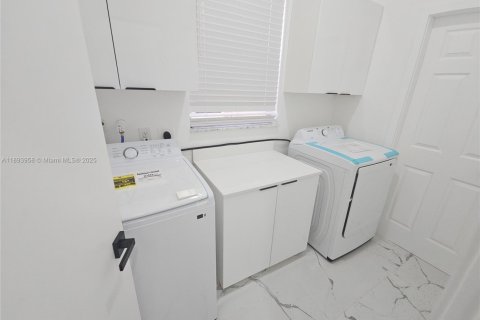 Villa ou maison à vendre à Pembroke Pines, Floride: 4 chambres, 235.97 m2 № 1955261 - photo 7