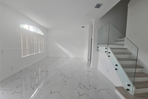 Villa ou maison à vendre à Pembroke Pines, Floride: 4 chambres, 235.97 m2 № 1955261 - photo 4