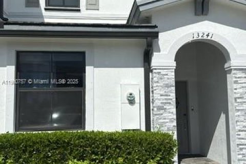 House in Homestead, Florida 3 bedrooms, 123.37 sq.m. № 1951649 - photo 14