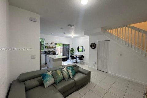 House in Homestead, Florida 3 bedrooms, 123.37 sq.m. № 1951649 - photo 3