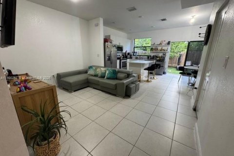 House in Homestead, Florida 3 bedrooms, 123.37 sq.m. № 1951649 - photo 4