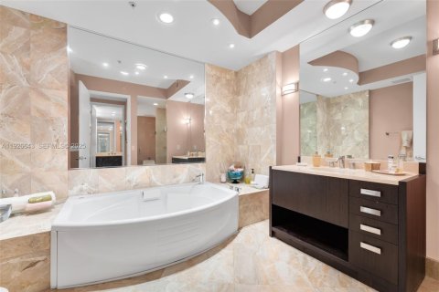 Copropriété à vendre à Sunny Isles Beach, Floride: 2 chambres, 146.51 m2 № 1986596 - photo 16