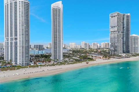 Condo à Sunny Isles Beach, Floride, 2 chambres  № 1986596