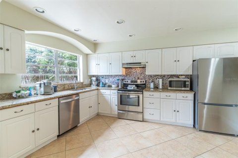 Villa ou maison à vendre à Brandon, Floride: 4 chambres, 182.92 m2 № 2396101 - photo 6