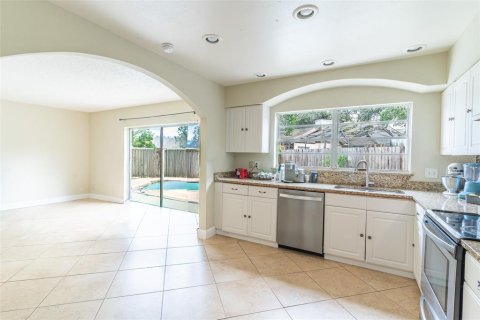 Villa ou maison à vendre à Brandon, Floride: 4 chambres, 182.92 m2 № 2396101 - photo 5