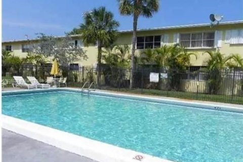 Condo in Deerfield Beach, Florida, 2 bedrooms  № 1794428 - photo 1