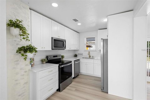 Villa ou maison à louer à Daytona Beach, Floride: 2 chambres, 79.06 m2 № 2403520 - photo 8