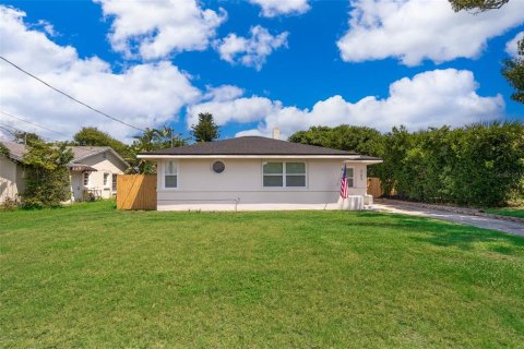 Villa ou maison à louer à Daytona Beach, Floride: 2 chambres, 79.06 m2 № 2403520 - photo 2