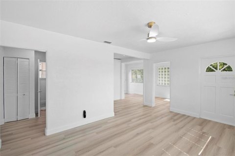 Villa ou maison à louer à Daytona Beach, Floride: 2 chambres, 79.06 m2 № 2403520 - photo 6