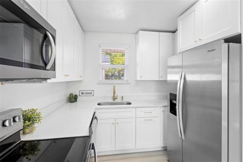 Villa ou maison à louer à Daytona Beach, Floride: 2 chambres, 79.06 m2 № 2403520 - photo 11