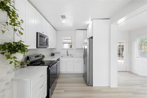 Villa ou maison à louer à Daytona Beach, Floride: 2 chambres, 79.06 m2 № 2403520 - photo 9
