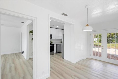 Villa ou maison à louer à Daytona Beach, Floride: 2 chambres, 79.06 m2 № 2403520 - photo 12