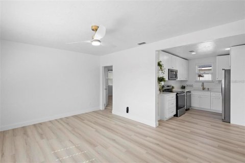 Villa ou maison à louer à Daytona Beach, Floride: 2 chambres, 79.06 m2 № 2403520 - photo 5