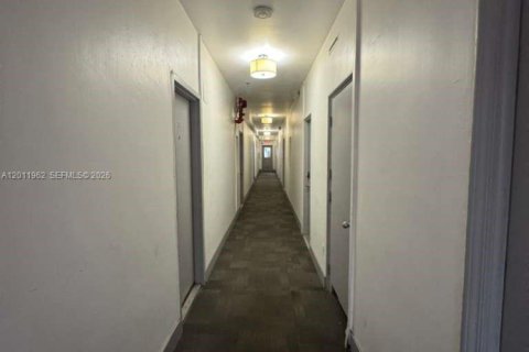 Condo in Miami Beach, Florida  № 2074973 - photo 4