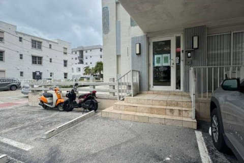 Studio in the Condo in Miami Beach, Florida  № 2074973