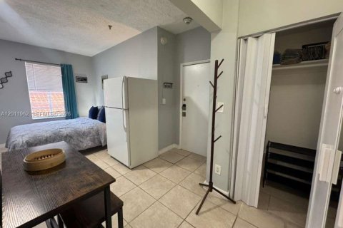 Condo in Miami Beach, Florida  № 2074973 - photo 8