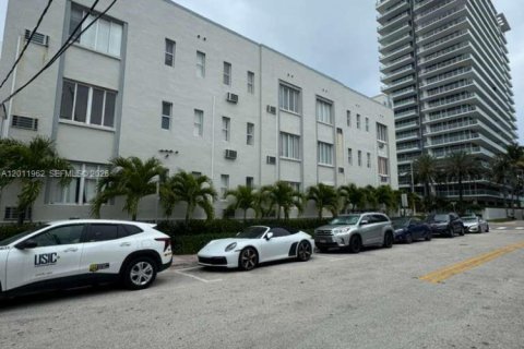 Condo in Miami Beach, Florida  № 2074973 - photo 2