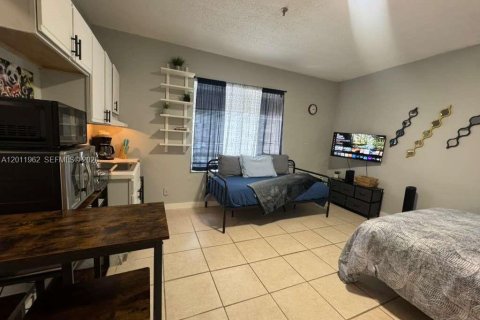Condo in Miami Beach, Florida  № 2074973 - photo 7