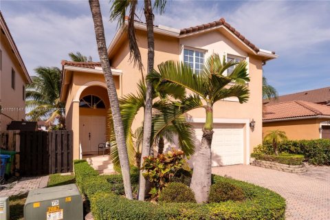 House in Miami-Dade, Florida 4 bedrooms, 201.41 sq.m. № 1715688 - photo 4