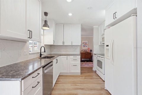 Villa ou maison à louer à Tampa, Floride: 4 chambres, 171.22 m2 № 2415194 - photo 5