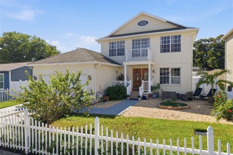Villa ou maison à Tampa, Floride 4 chambres, 171.22 m2 № 2415194