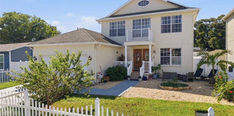 Villa ou maison à Tampa, Floride 4 chambres, 171.22 m2 № 2415194