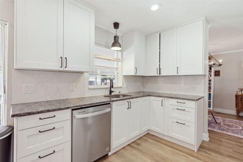 Villa ou maison à louer à Tampa, Floride: 4 chambres, 171.22 m2 № 2415194 - photo 6