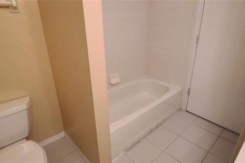 Villa ou maison à louer à Kissimmee, Floride: 4 chambres, 154.59 m2 № 2150571 - photo 17