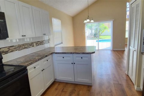 Villa ou maison à louer à Kissimmee, Floride: 4 chambres, 154.59 m2 № 2150571 - photo 9
