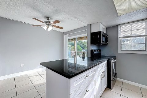 Condominio en alquiler en Orlando, Florida, 2 dormitorios, 92.16 m2 № 2150928 - foto 16