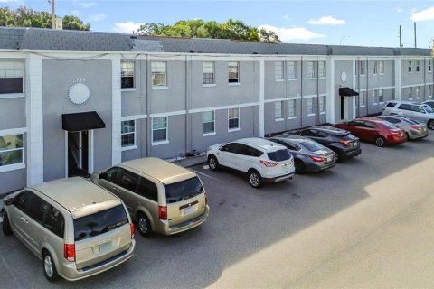 Condominio en alquiler en Orlando, Florida, 2 dormitorios, 92.16 m2 № 2150928 - foto 2