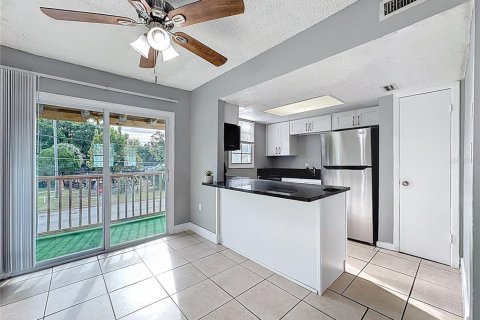 Condominio en alquiler en Orlando, Florida, 2 dormitorios, 92.16 m2 № 2150928 - foto 11