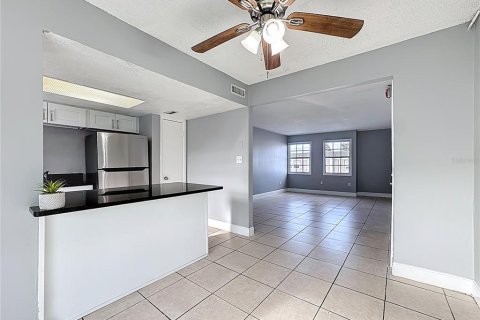 Condominio en alquiler en Orlando, Florida, 2 dormitorios, 92.16 m2 № 2150928 - foto 13