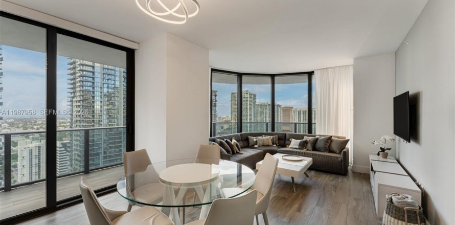 Кондоминиум с 3 спальнями в Майами, Флорида № 2050409