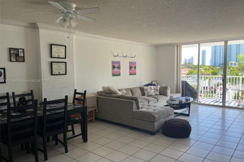 Condo in Aventura, Florida, 1 bedroom  № 1951844 - photo 6