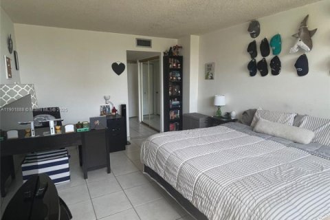 Condo in Aventura, Florida, 1 bedroom  № 1951844 - photo 14