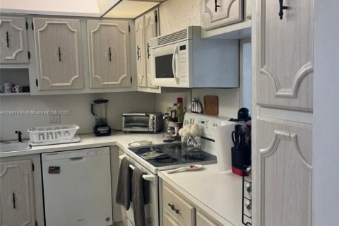 Condo in Aventura, Florida, 1 bedroom  № 1951844 - photo 10