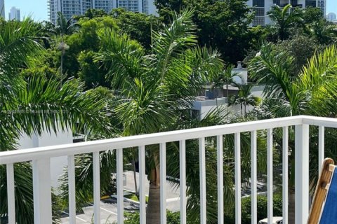 Condo in Aventura, Florida, 1 bedroom  № 1951844 - photo 16