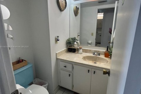 Condo in Aventura, Florida, 1 bedroom  № 1951844 - photo 12