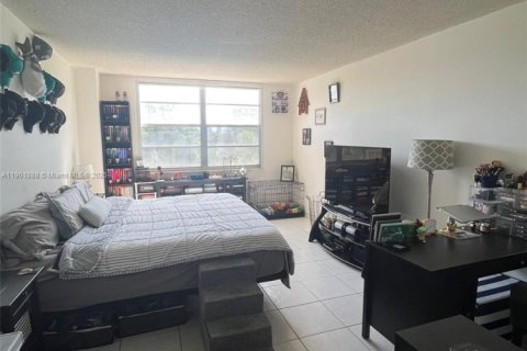 Condo in Aventura, Florida, 1 bedroom  № 1951844 - photo 11